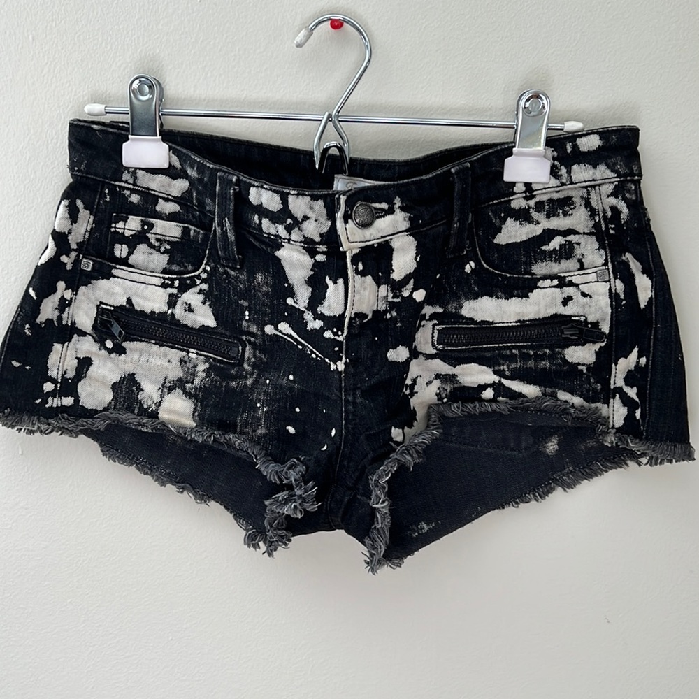 Super short B&W shorts by FrankieB.